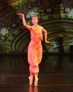 Chloe Edelstein as an Arabian Dancer in Ballet Ariel's Nutcracker