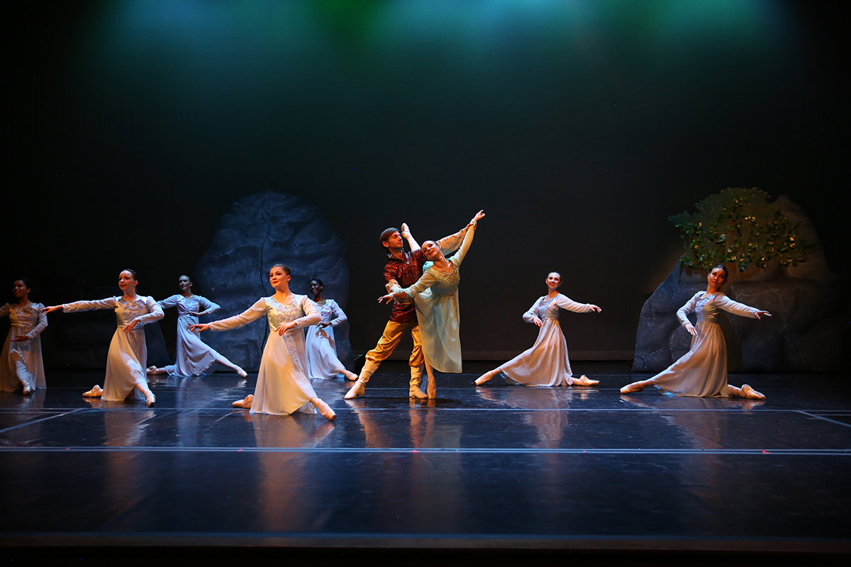 Maya Vought as the Princess and Alexandru Glusacov as Prince Ivan with Ballet Ariel dancers in Firebird